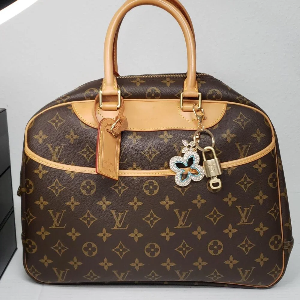 LV Authentic Gold Lock & Key 🔑 Luxury Bag Charm w/ Unbranded Flower Keychain